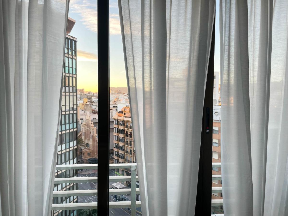 Amplio apartamento en pleno corazón de Alicante Exterior foto